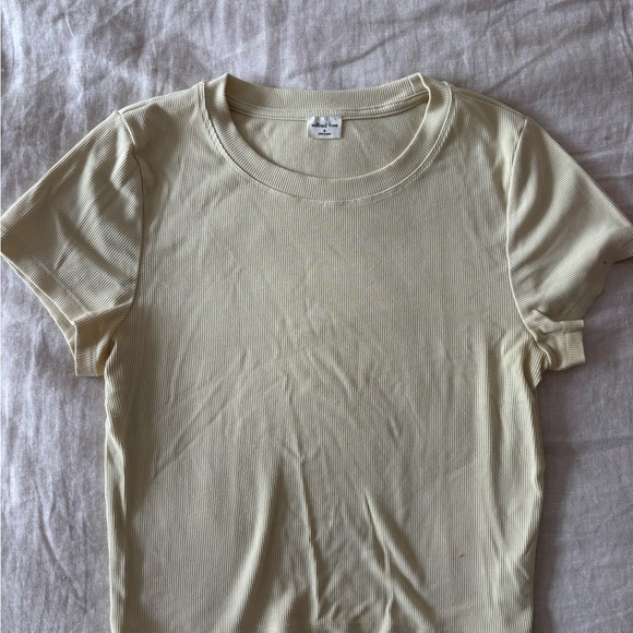 Aritzia Tops - Butter yellow Aritzia ribbed crop tee
